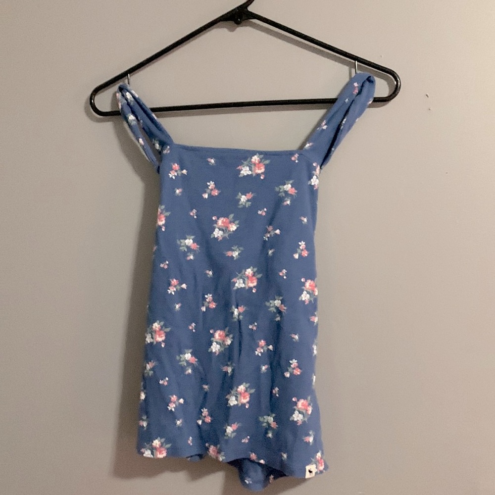 A blue floral top!💙